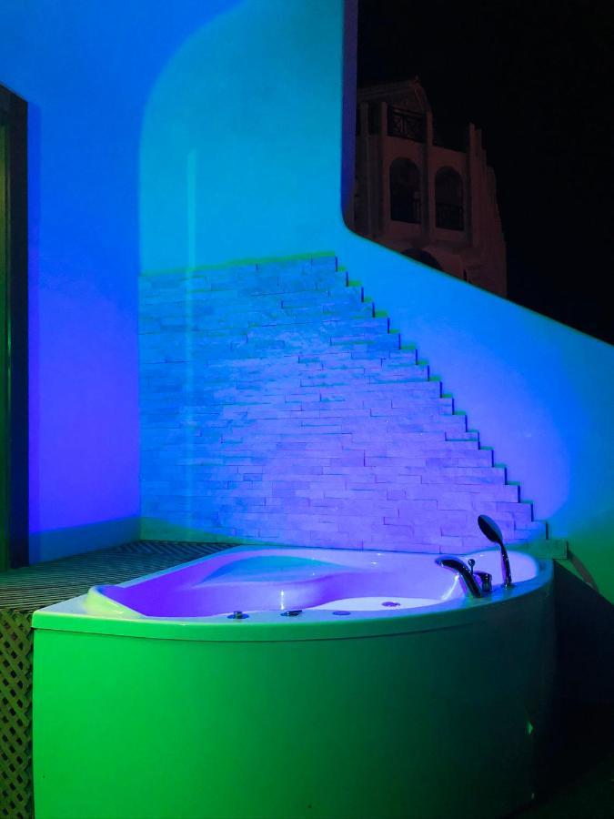 Apartamento Lux&2jacuzzi. New! Golden Mile Americas, Parque Santiago 2. Pool Heated Sea Water 2 Bdr Playa de las Américas